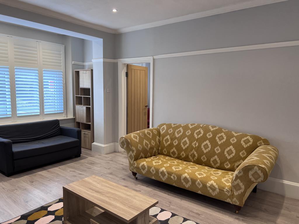 Lot: 53 - SIX-BEDROOM GUEST HOUSE FOR INVESTMENT - Living room of ground floor room one